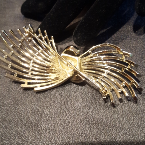BSK Vintage Bow Brooch - Picture 2 of 7